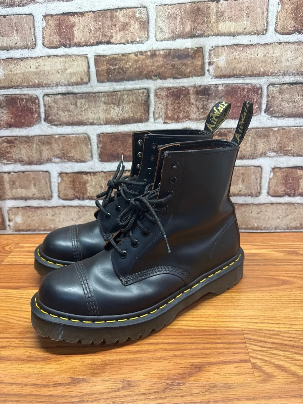 dr martens made in england Cap Toe 8- eye Boots Men’s Sz 11 (10UK)